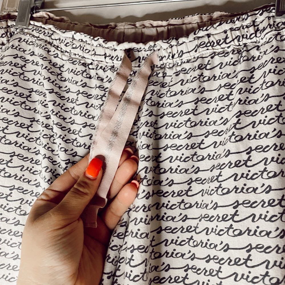 VICTORIA’S Secret All-Over Logo Pajama Set - Picture 10 of 15